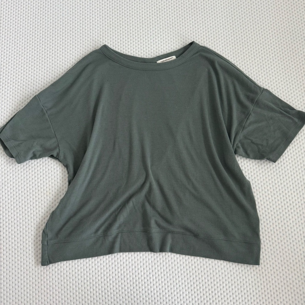 American Eagle green ribbed activewear top with open backside size small - Picture 5 of 7